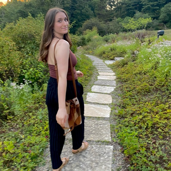 Meet your Posher, Tieara - Picture 1 of 1